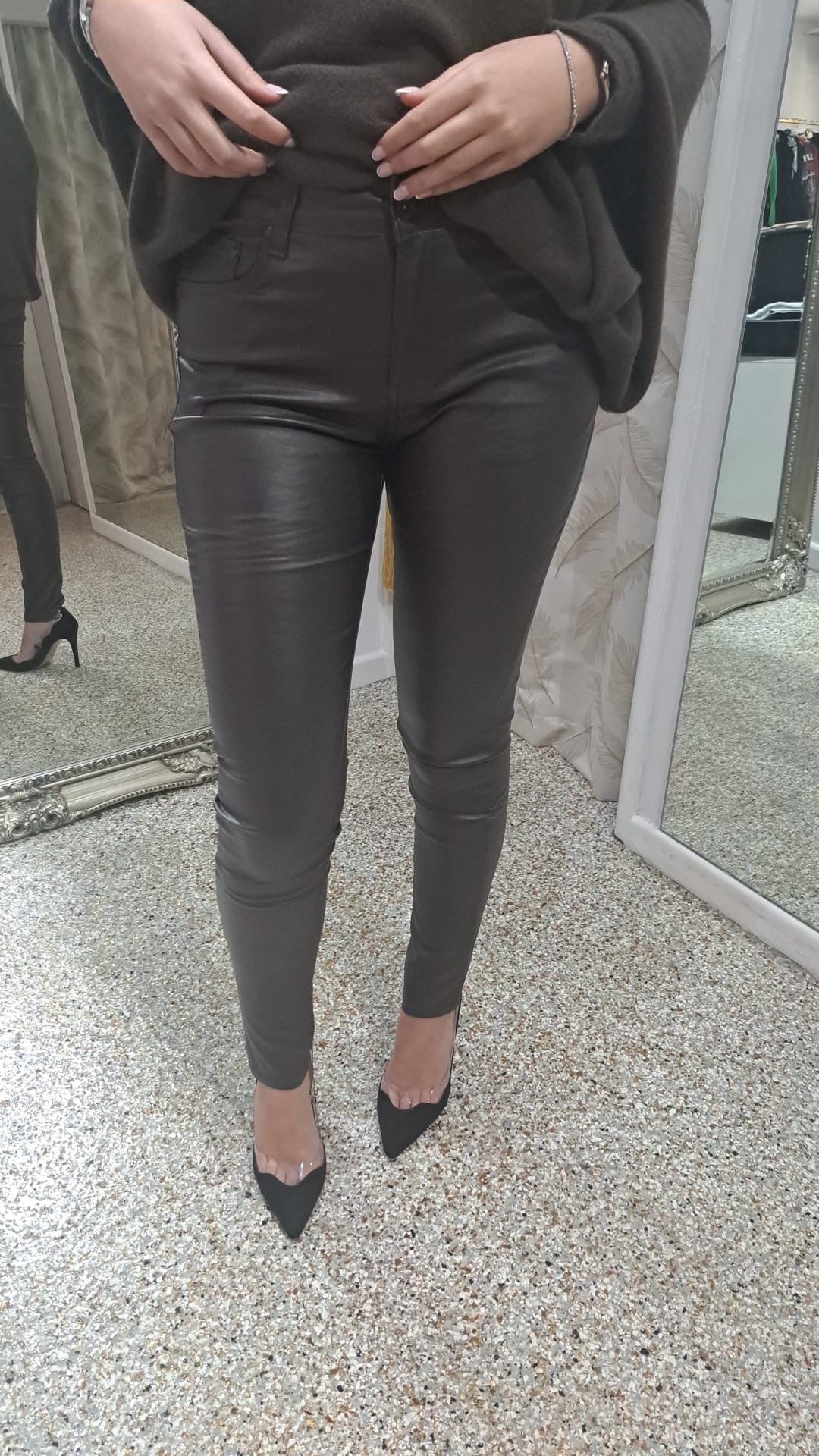 Voggo Dark Brown Waxed Jeans High Rise