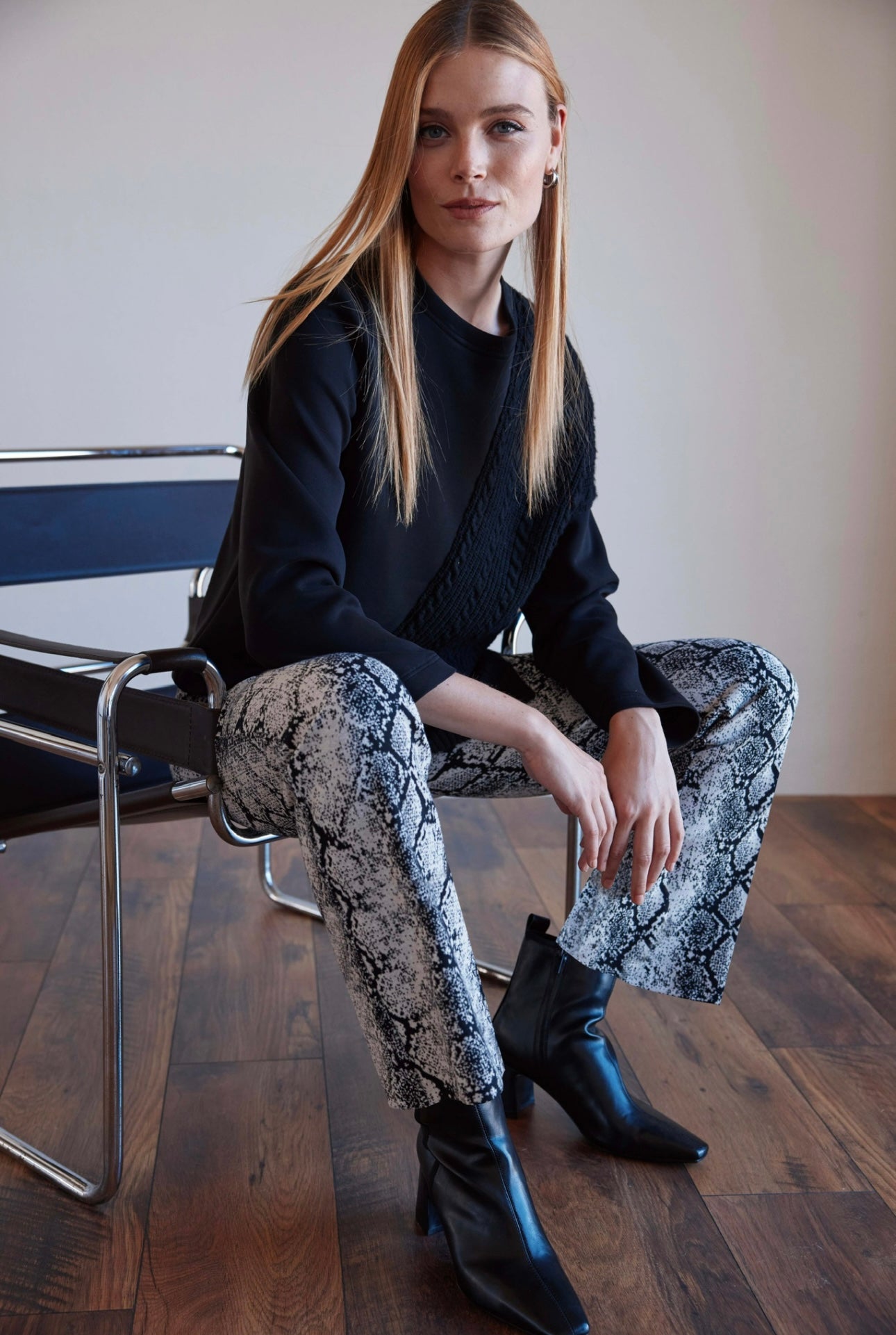 Arggido Black Knit Sweater Style 49072 – Modern Texture Detail