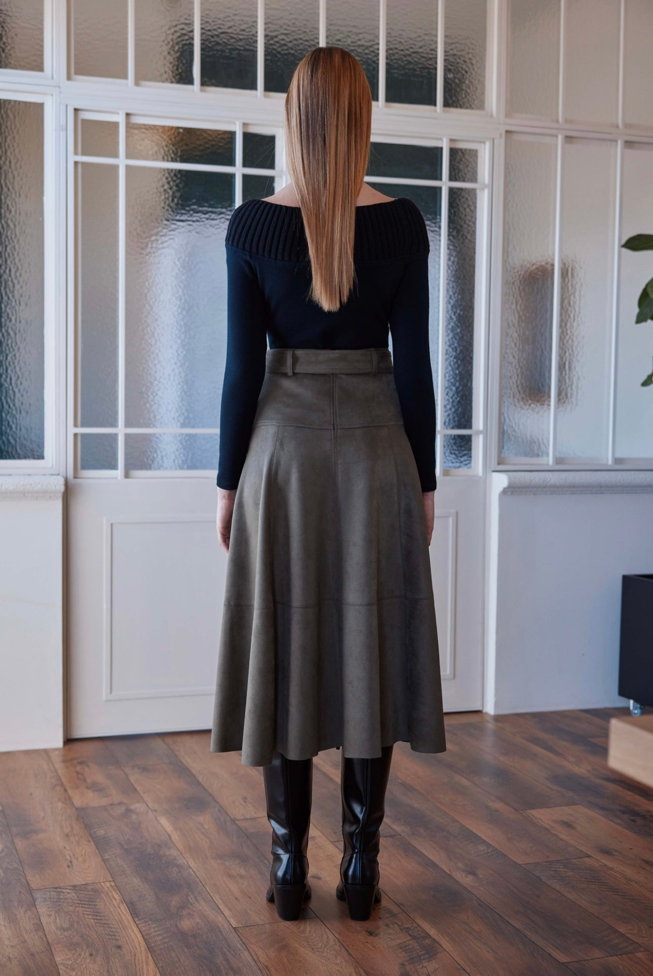 Arggido Black Bardot Top Style 49082 – Chic Off-Shoulder Elegance