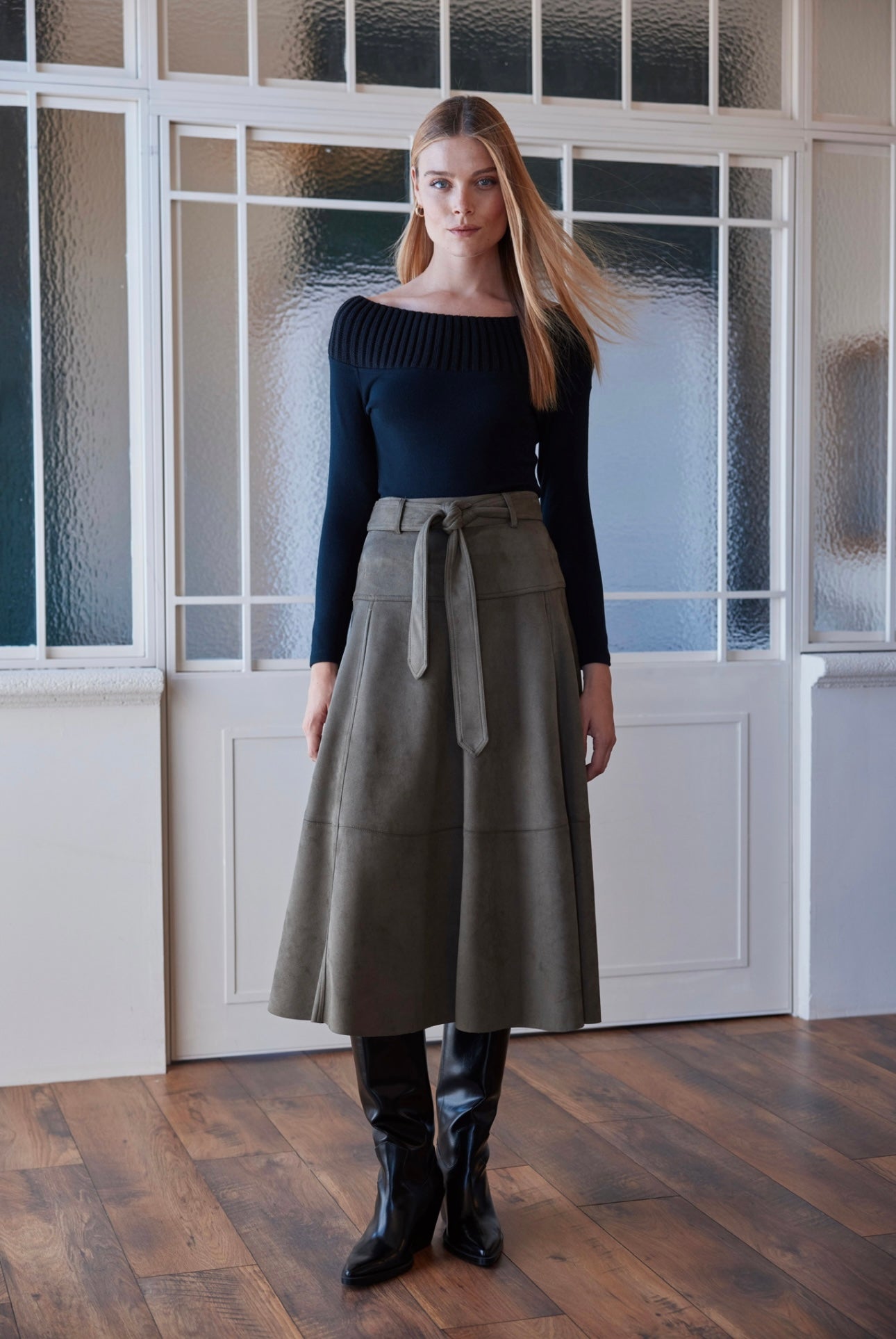 Arggido Black Bardot Top Style 49082 – Chic Off-Shoulder Elegance