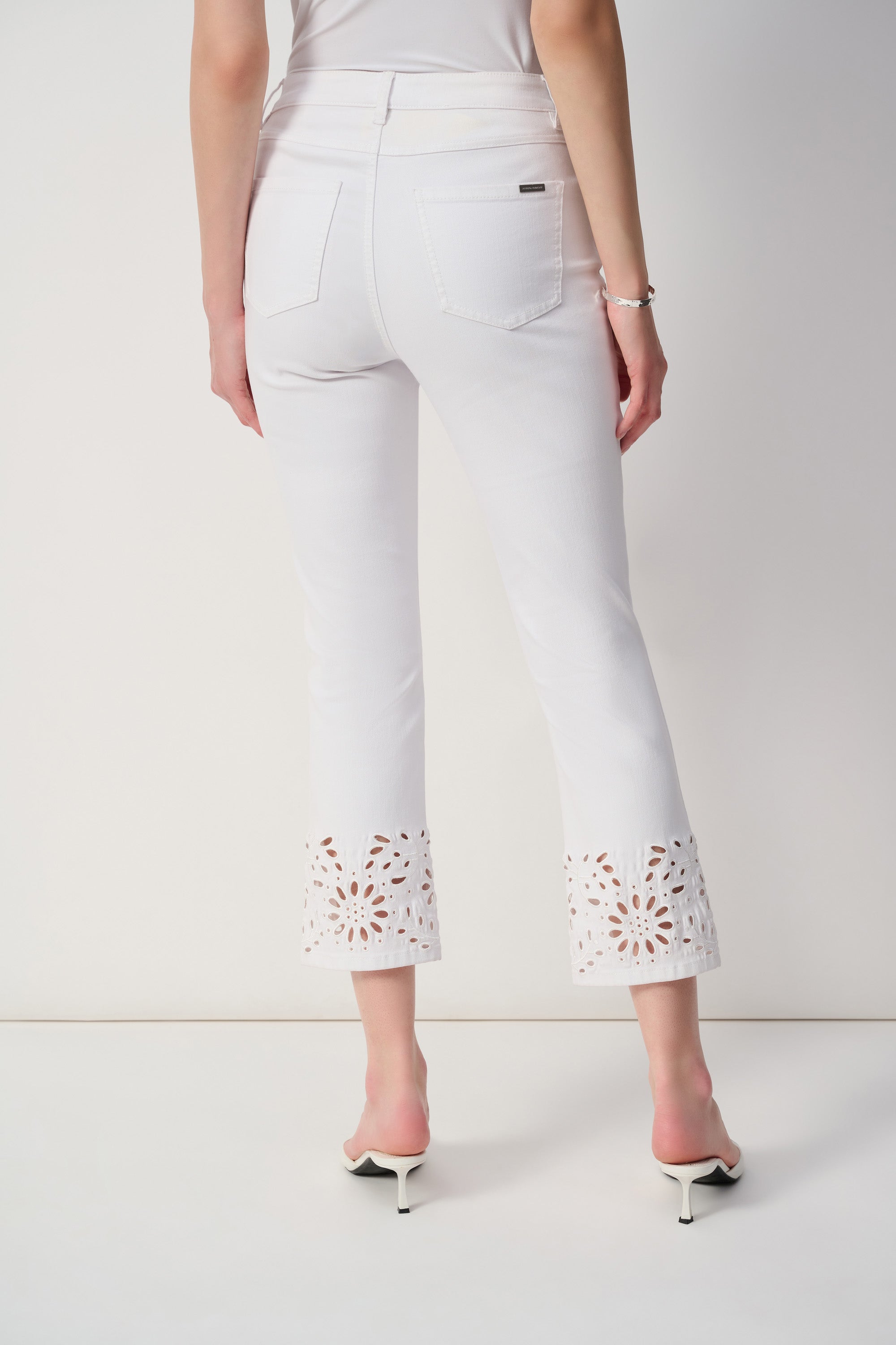 Joseph Ribkoff Straight Fit Cropped Jeans
251965 S/S 2025