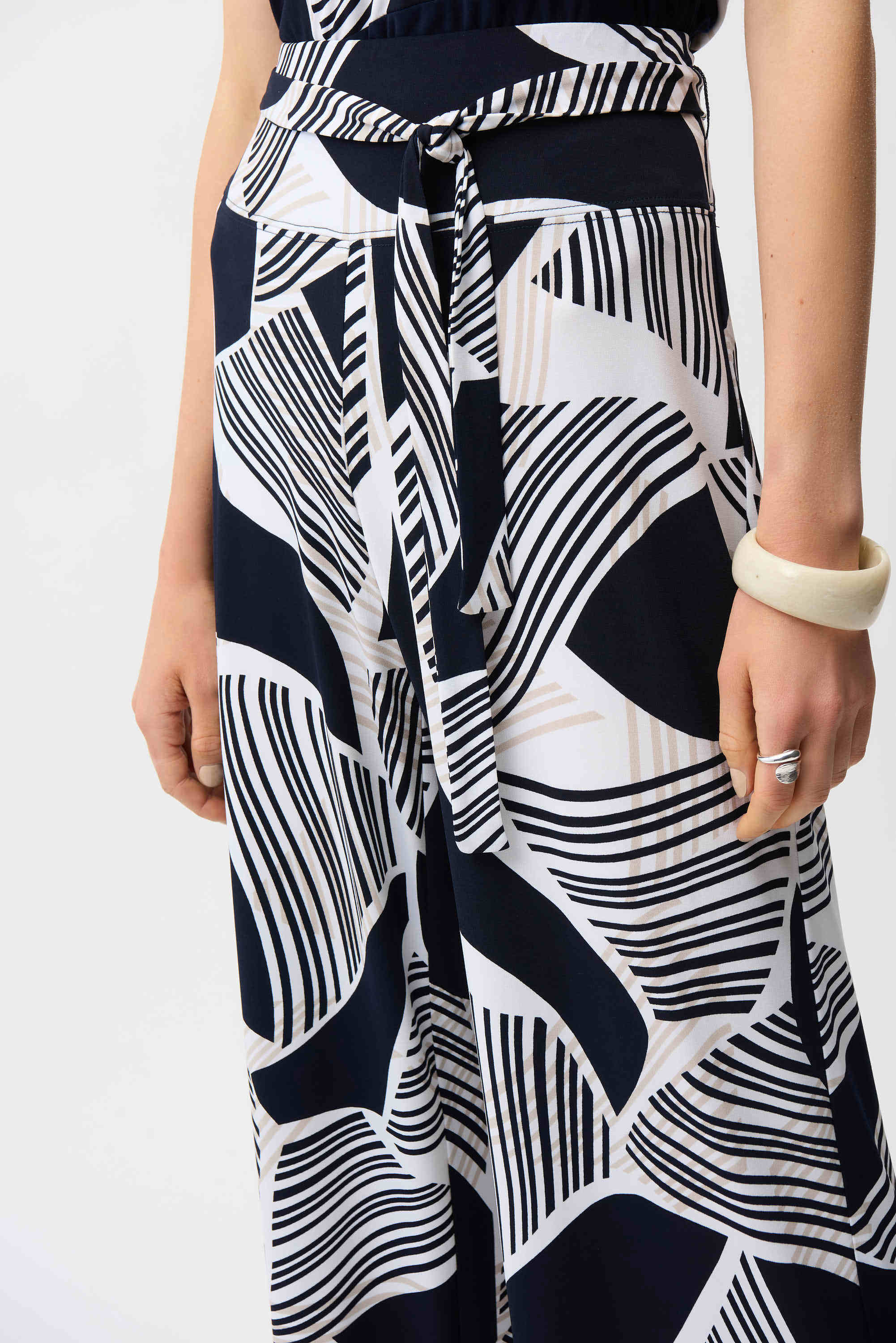 Joseph Ribkoff Silky Geometric Print Wide Leg Pull-On Pants
261139