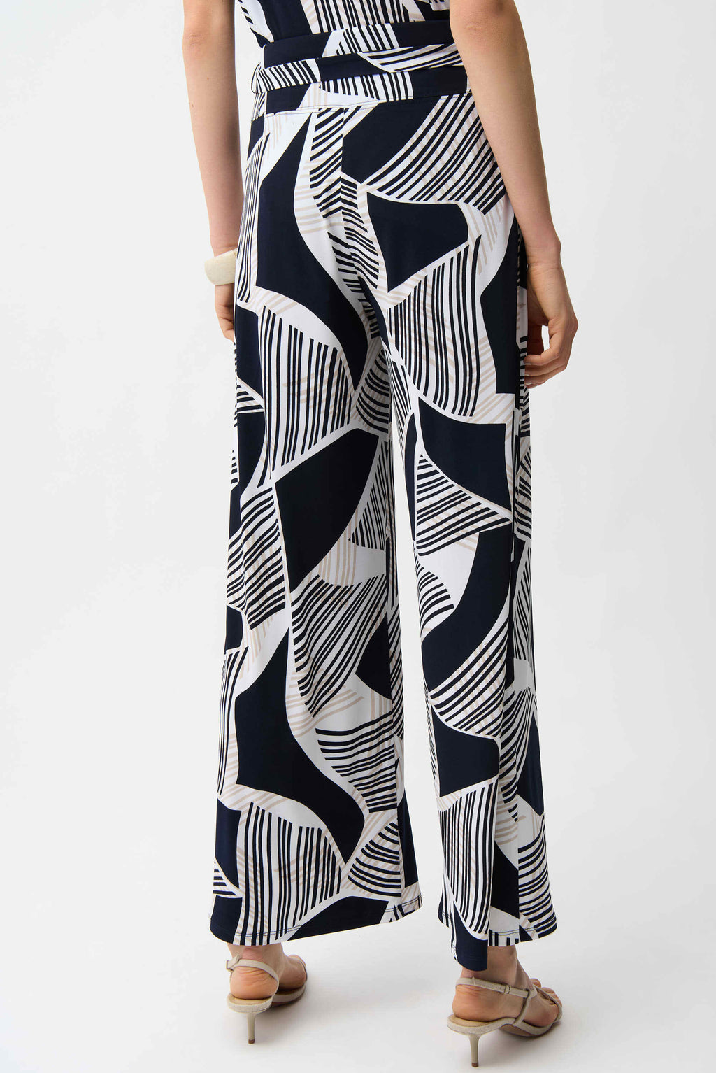 Joseph Ribkoff Silky Geometric Print Wide Leg Pull-On Pants
261139