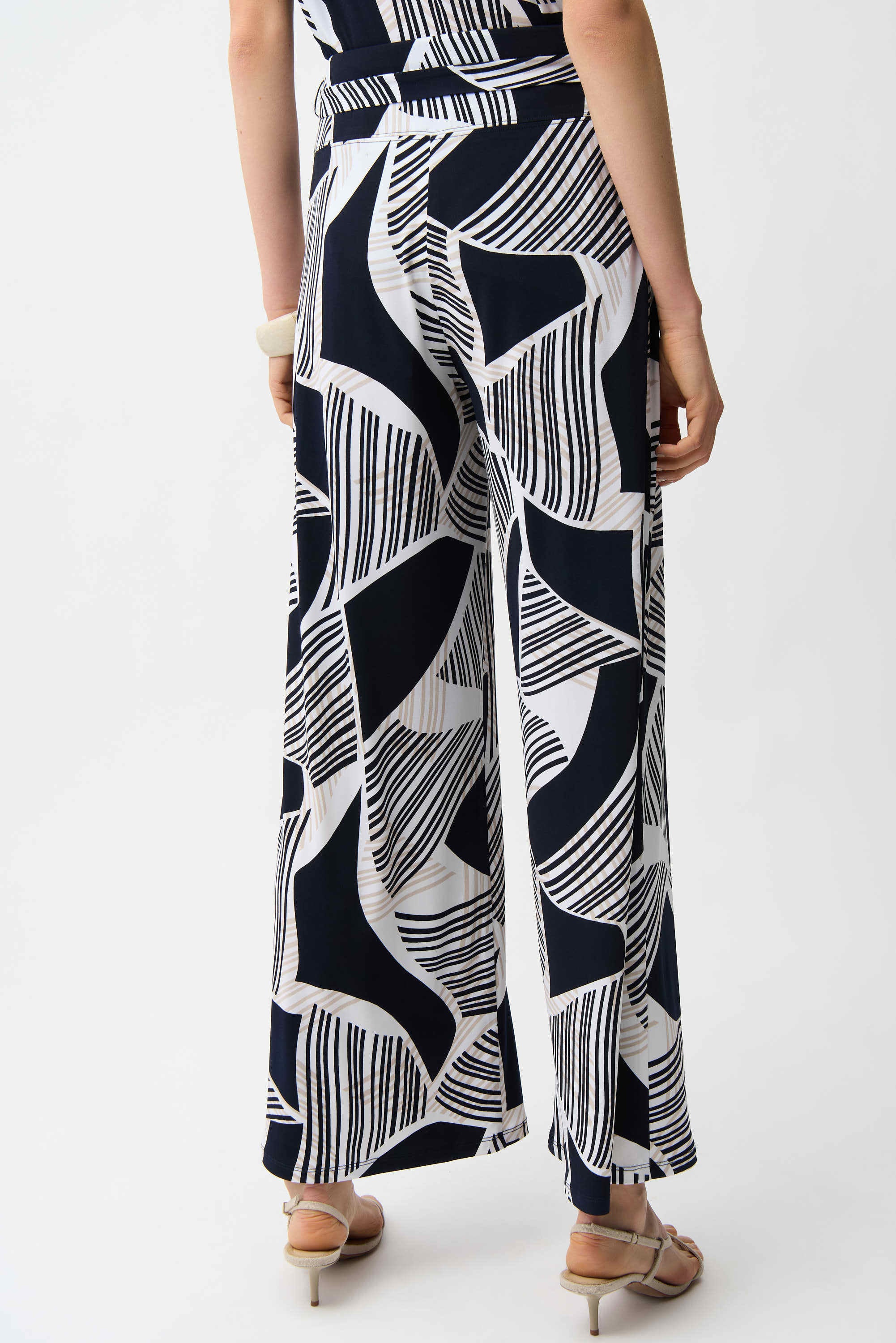 Joseph Ribkoff Silky Geometric Print Wide Leg Pull-On Pants
261139