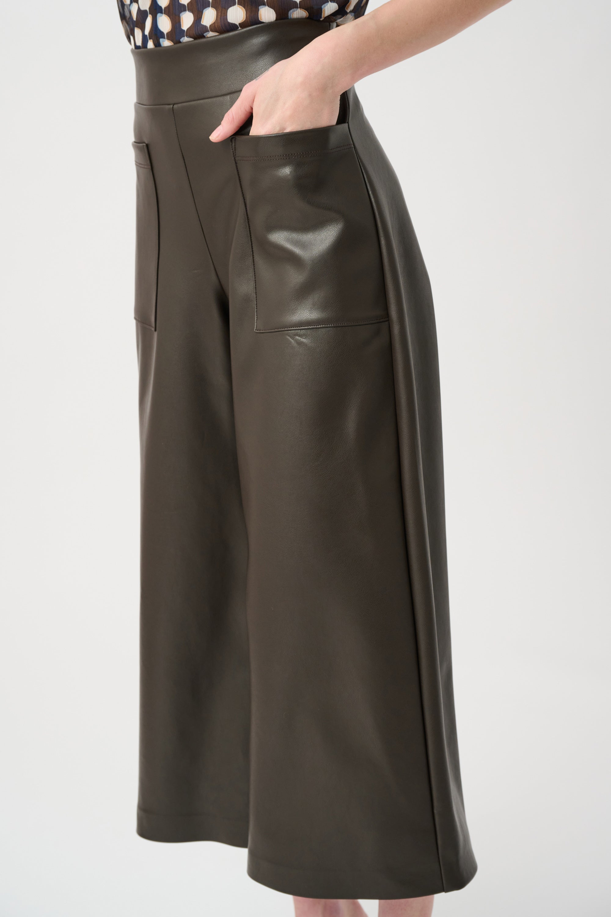 Joseph Ribkoff Leatherette Pull-On Culotte Pants
263096 Mocha
