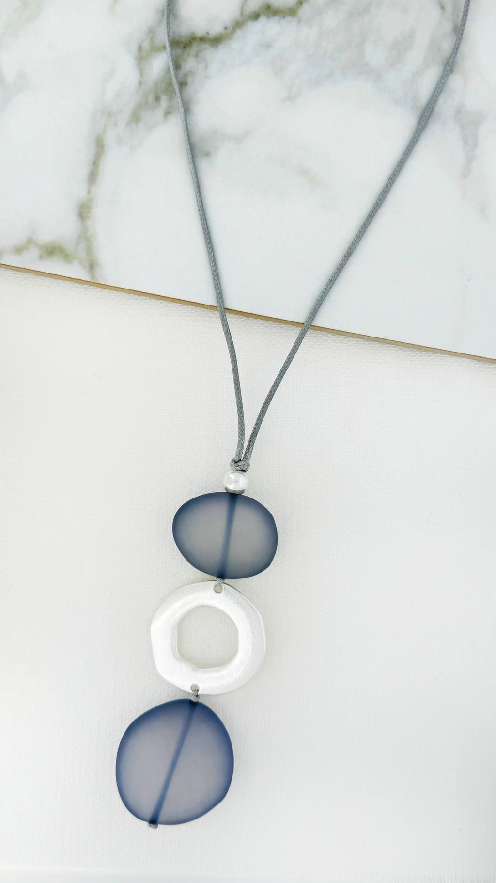 Envy 4736/GR/N/G Grey & White Statement Pendant Necklace