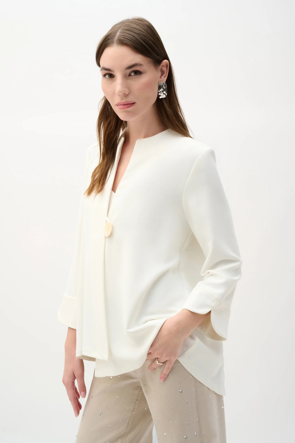 Woven Twill Swing Jacket With Statement Button
262063 Off White