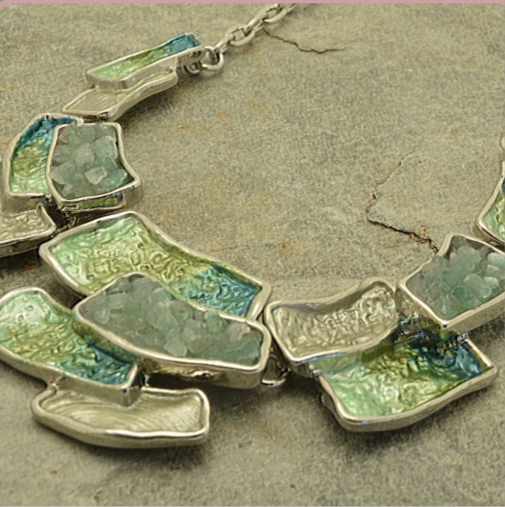 Miss Milly Green Curved Crumble
Necklace
FN730GN