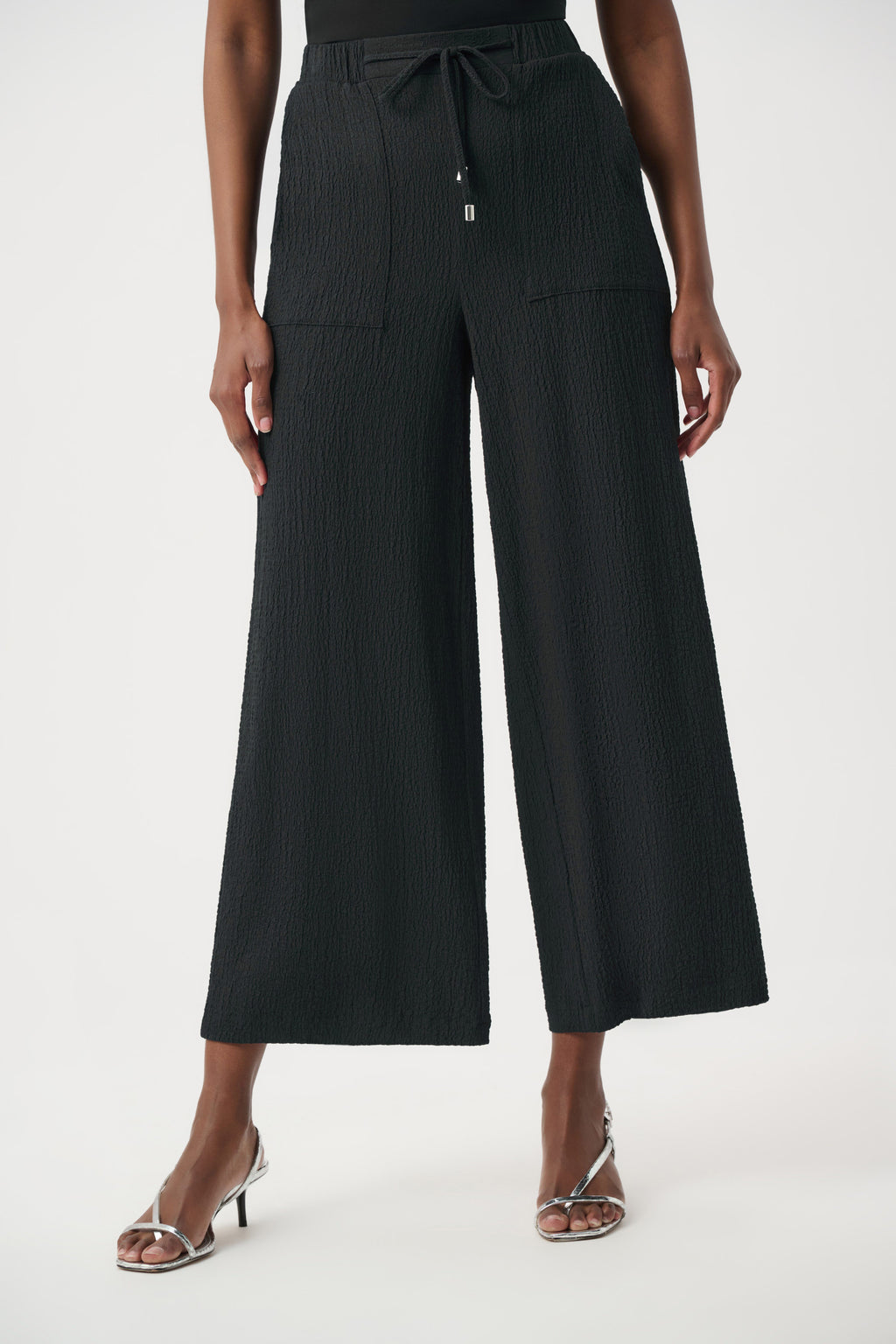 Joseph Ribkoff Seersucker Pull-On Crop Pants With Front Pockets
261197