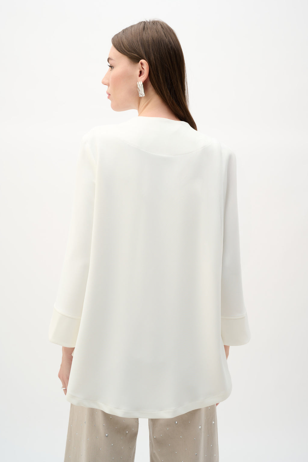 Woven Twill Swing Jacket With Statement Button
262063 Off White