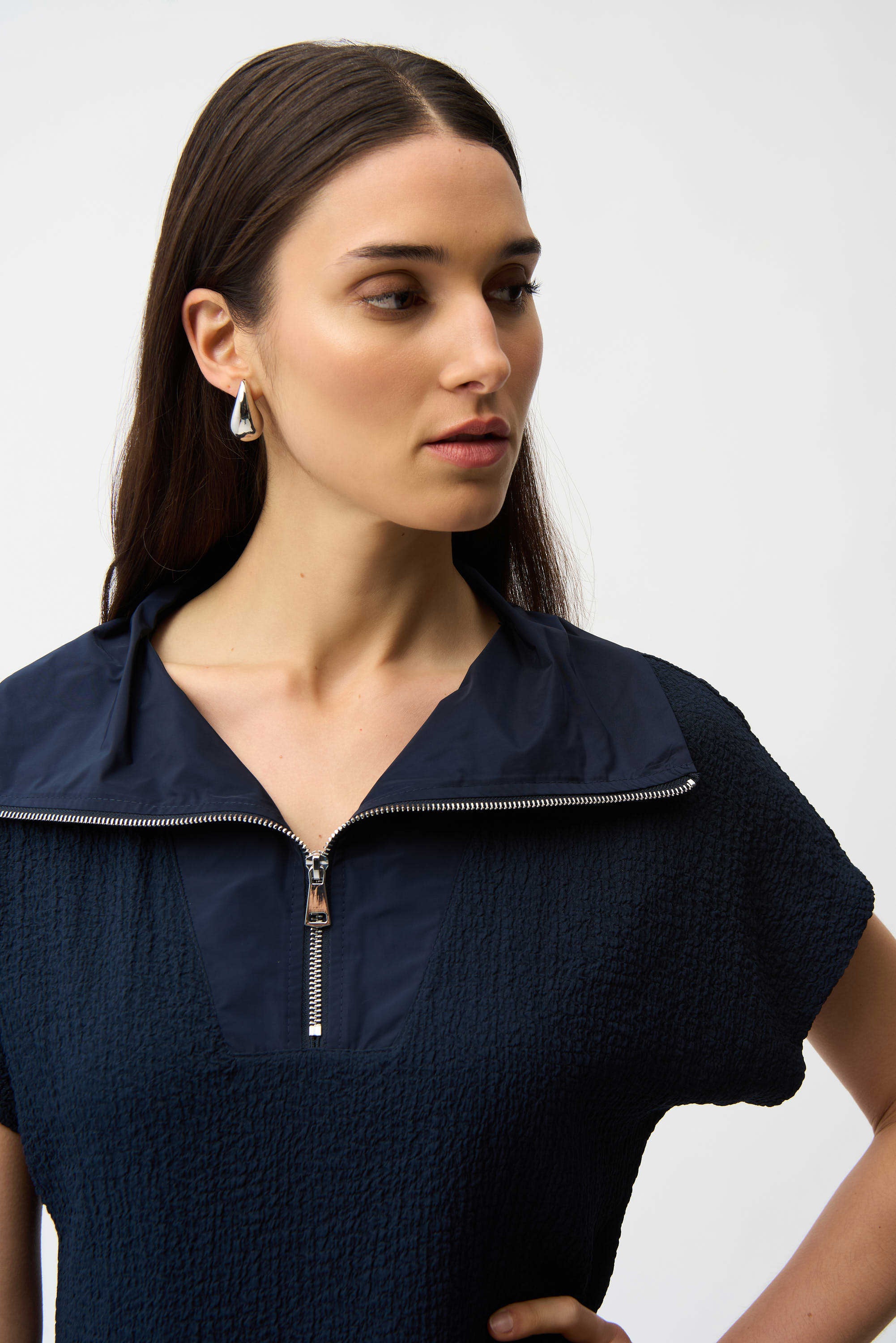 Joseph Ribkoff Seersucker Boxy Top With Memory Collar
261017