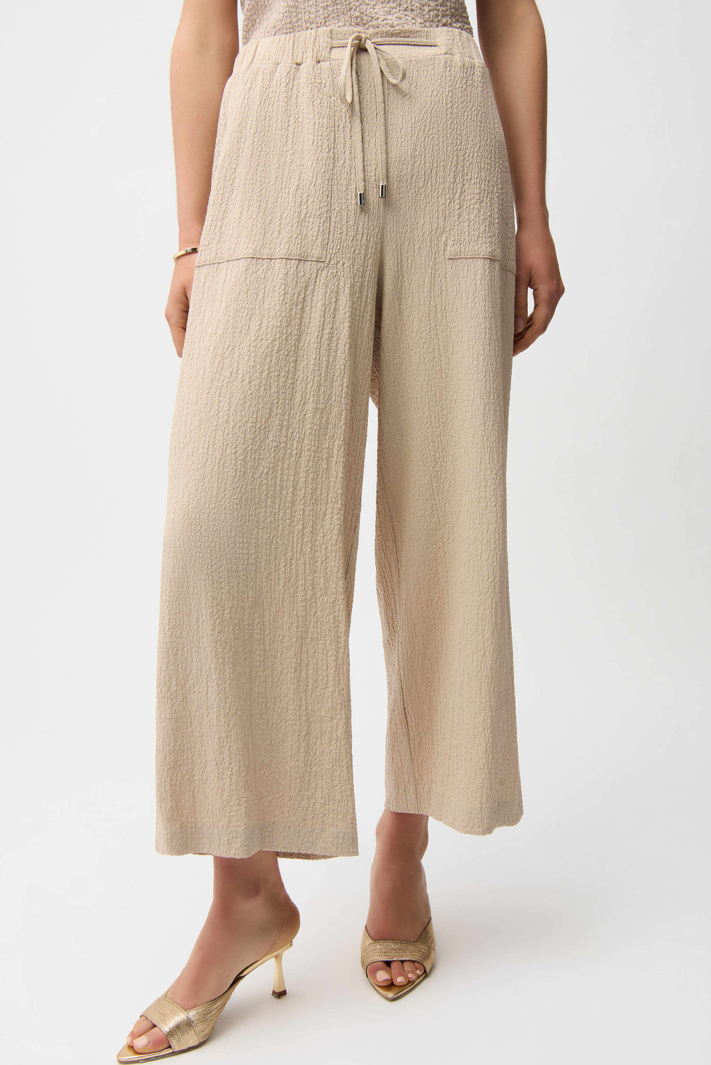 Joseph Ribkoff Seersucker Pull-On Crop Pants With Front Pockets
261197