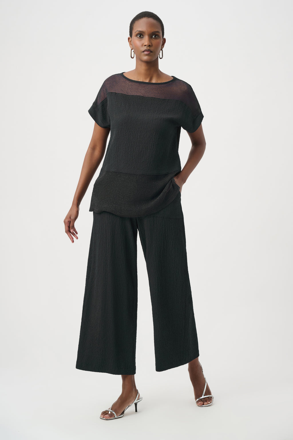 Joseph Ribkoff Seersucker Pull-On Crop Pants With Front Pockets
261197