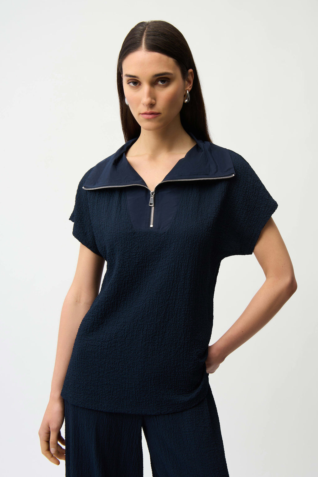 Joseph Ribkoff Seersucker Boxy Top With Memory Collar
261017