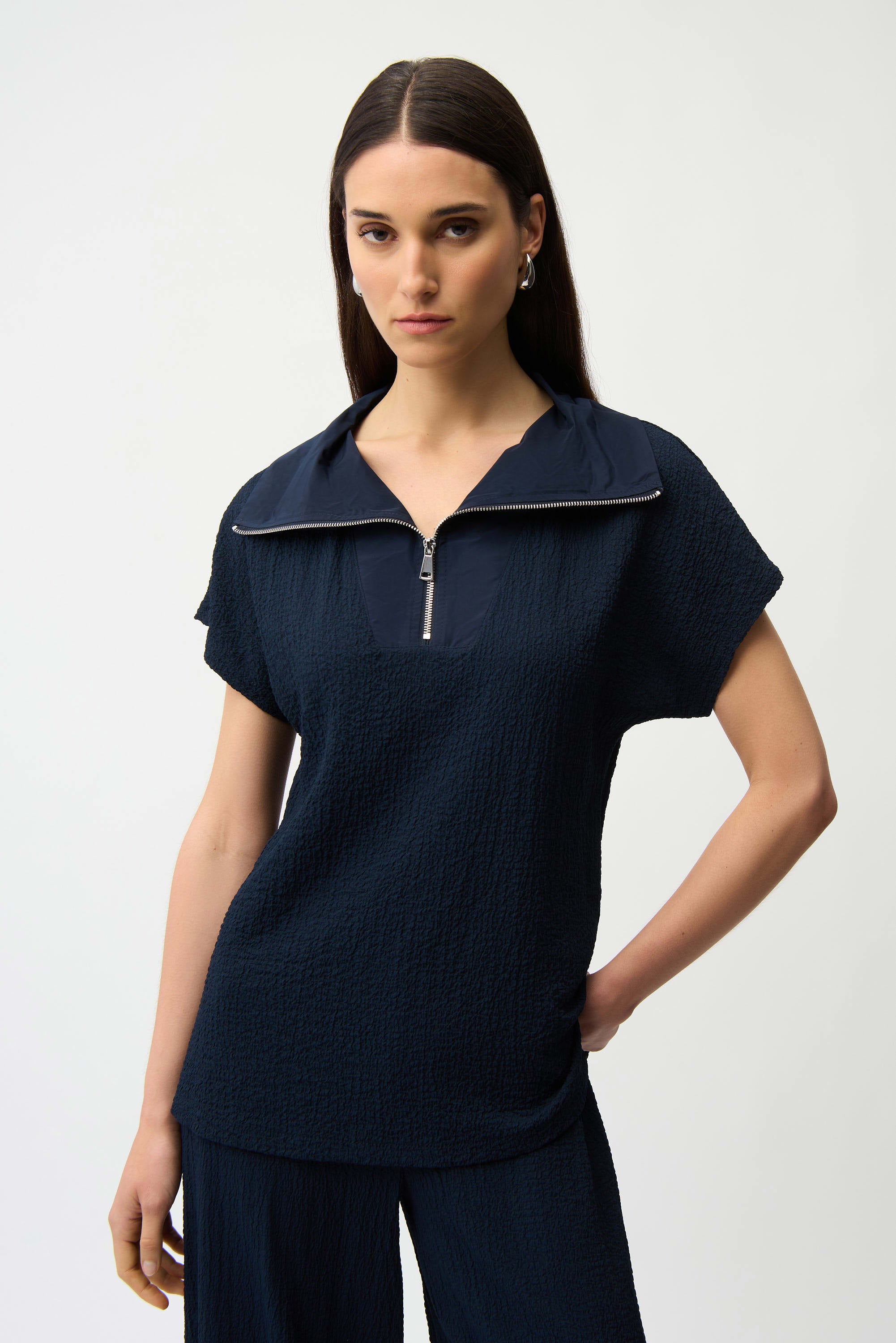 Joseph Ribkoff Seersucker Boxy Top With Memory Collar
261017