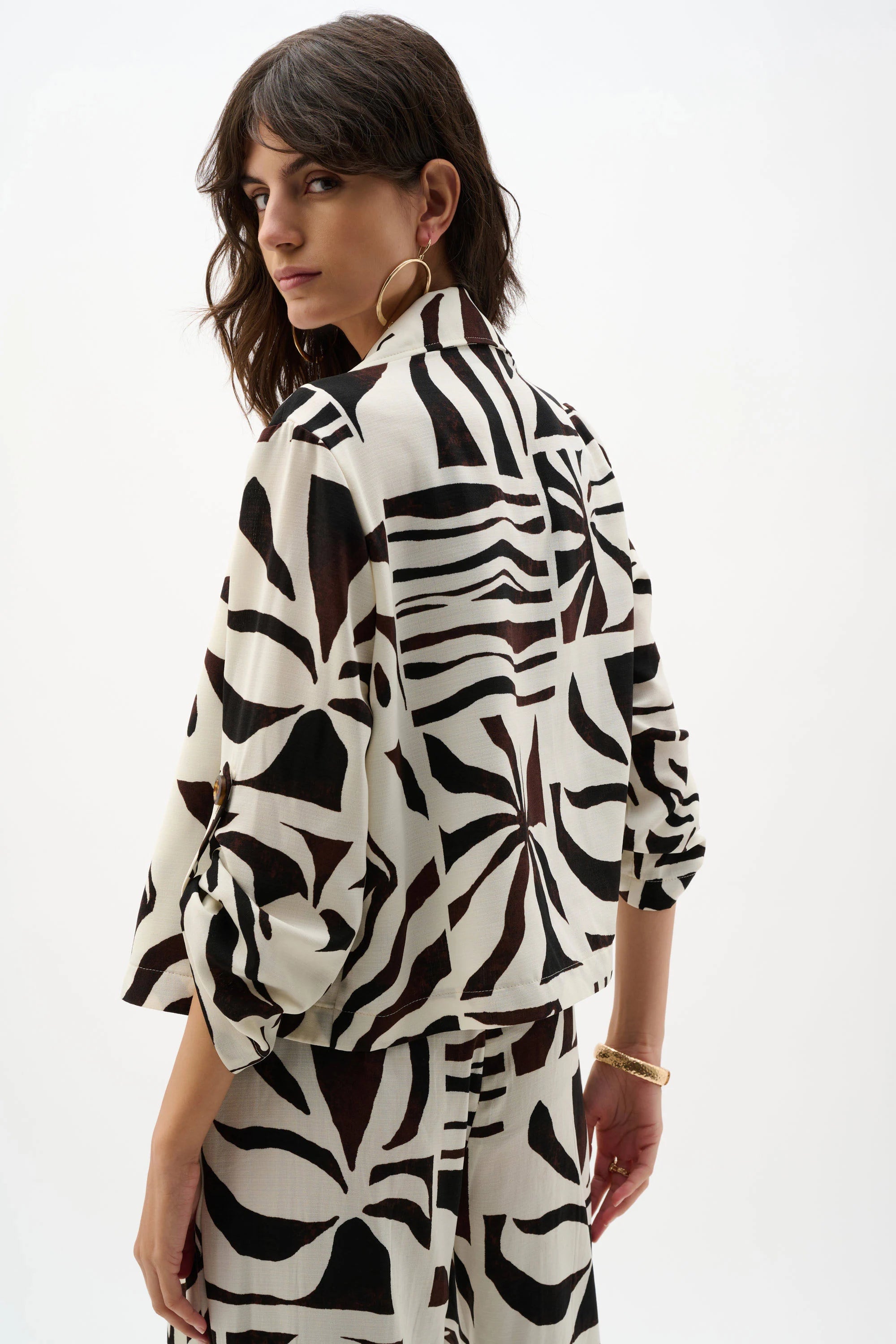 Joseph Ribkoff Woven Gauze Tropical Print Boxy Blazer
262193