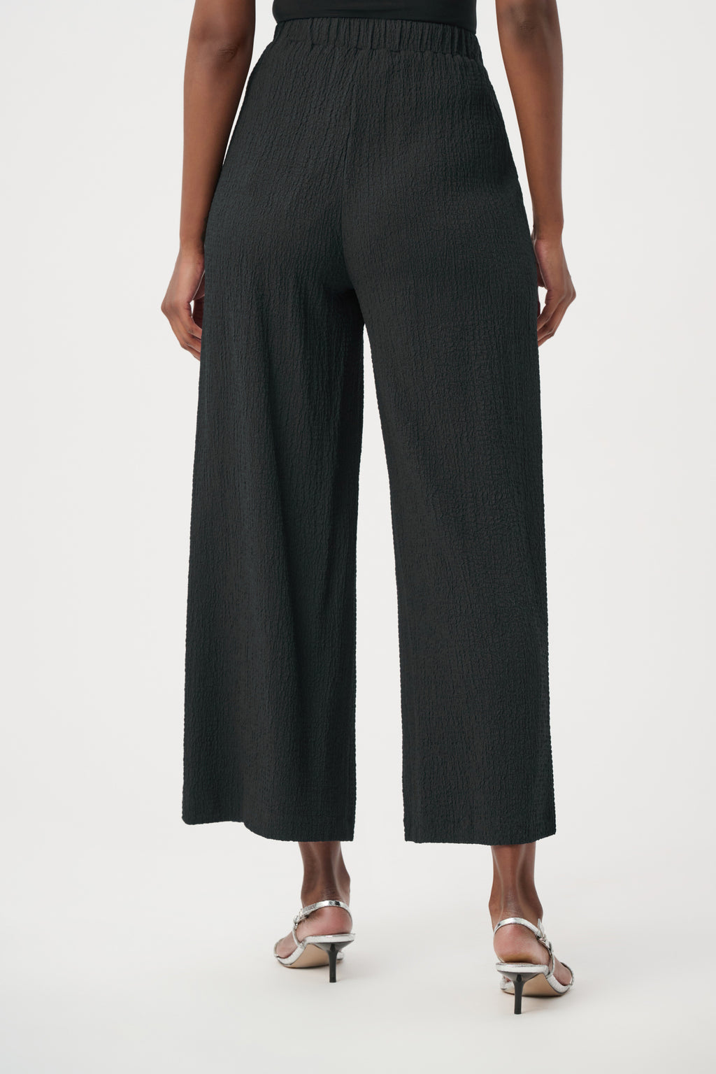 Joseph Ribkoff Seersucker Pull-On Crop Pants With Front Pockets
261197