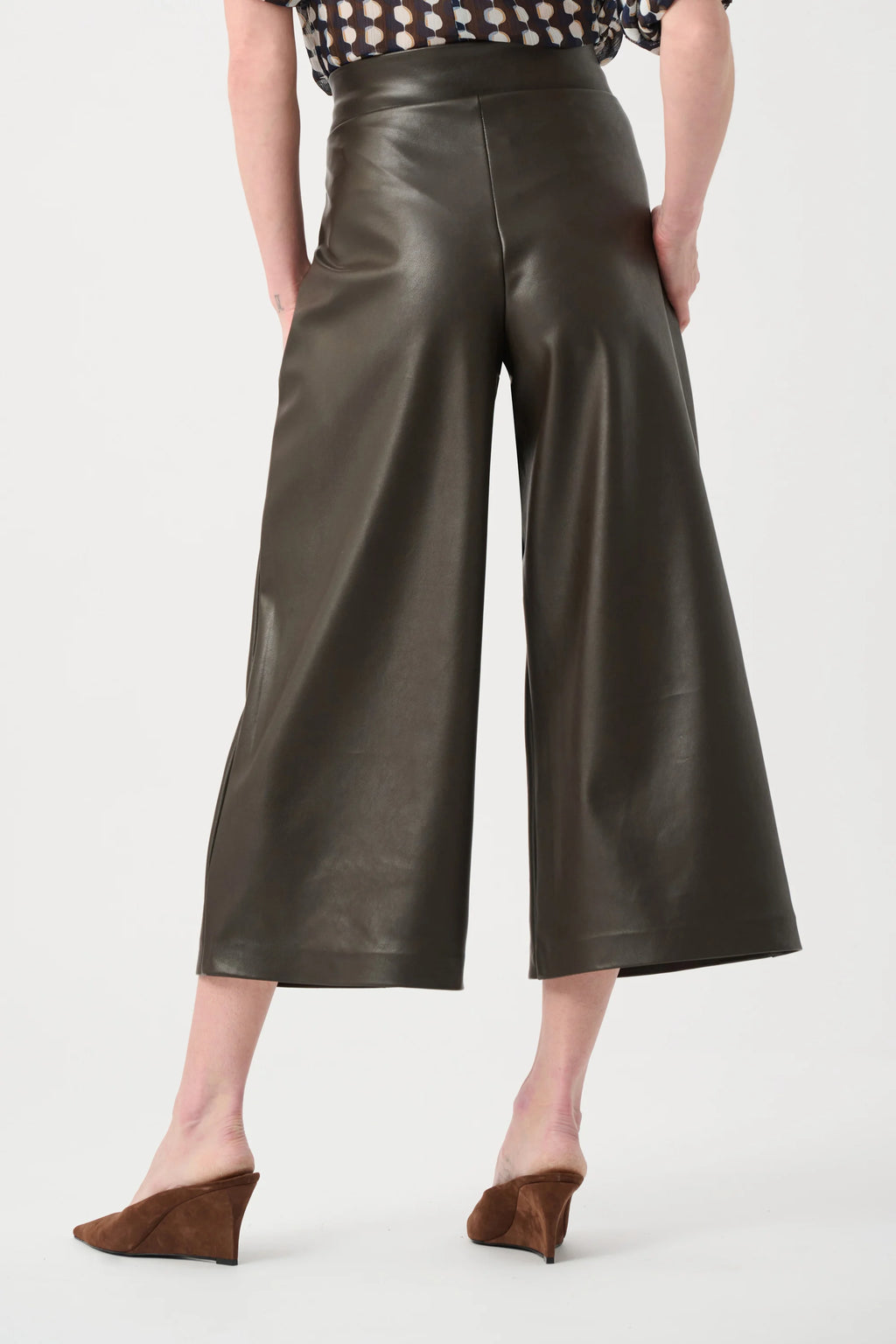 Joseph Ribkoff Leatherette Pull-On Culotte Pants
263096 Mocha