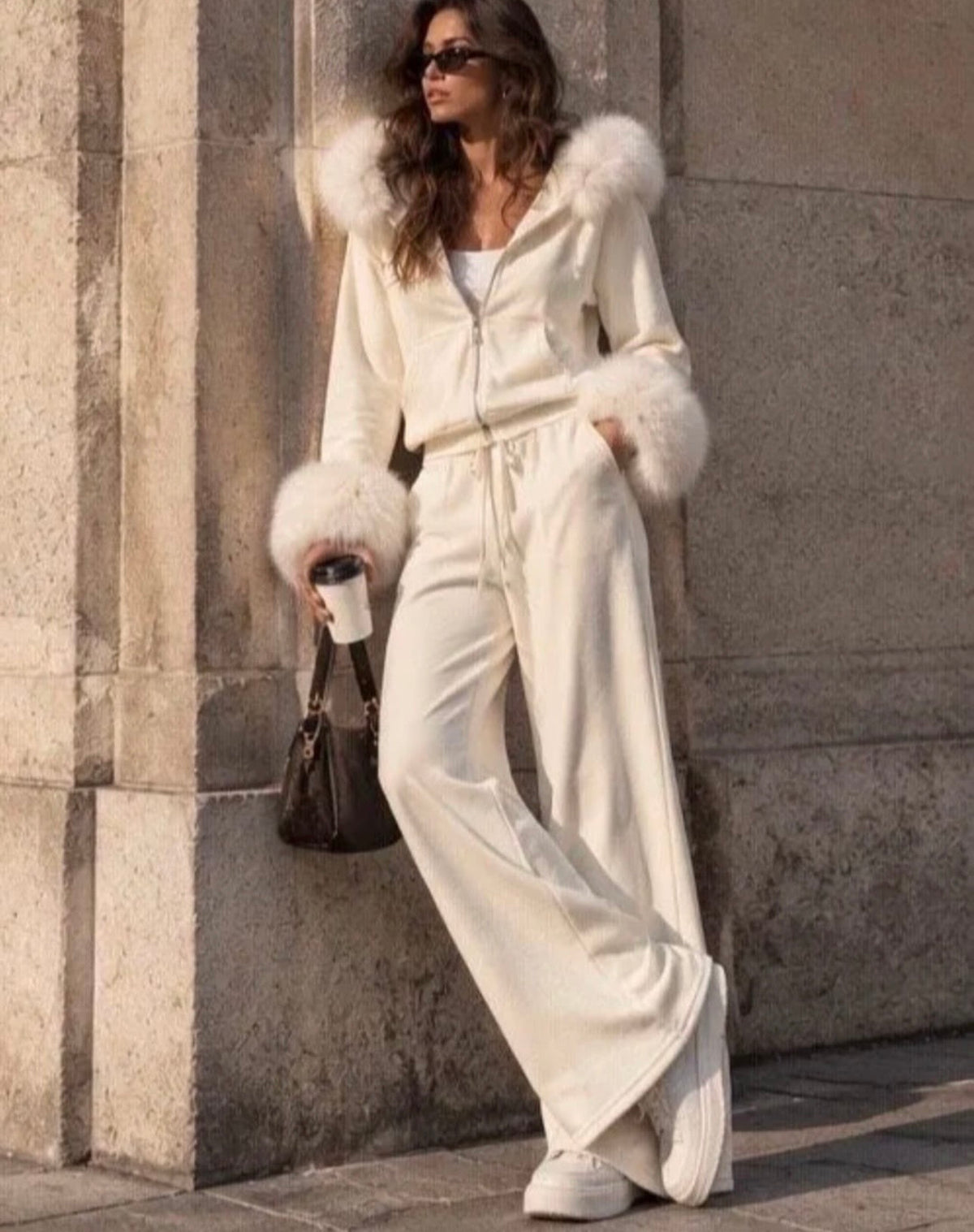 Flam Mode Luxury Two-Piece Set with Detachable Faux Fur – Cream