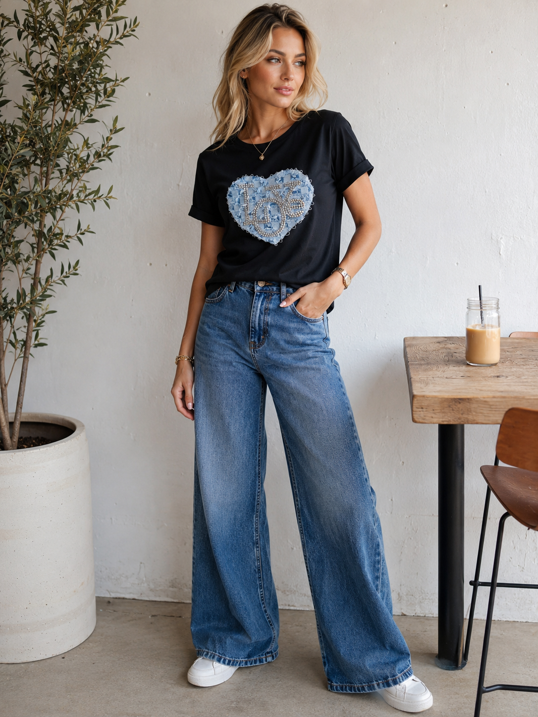 Bluoltre Black Love Heart T-Shirt – One Size Regular Fit Casual Glam Tee