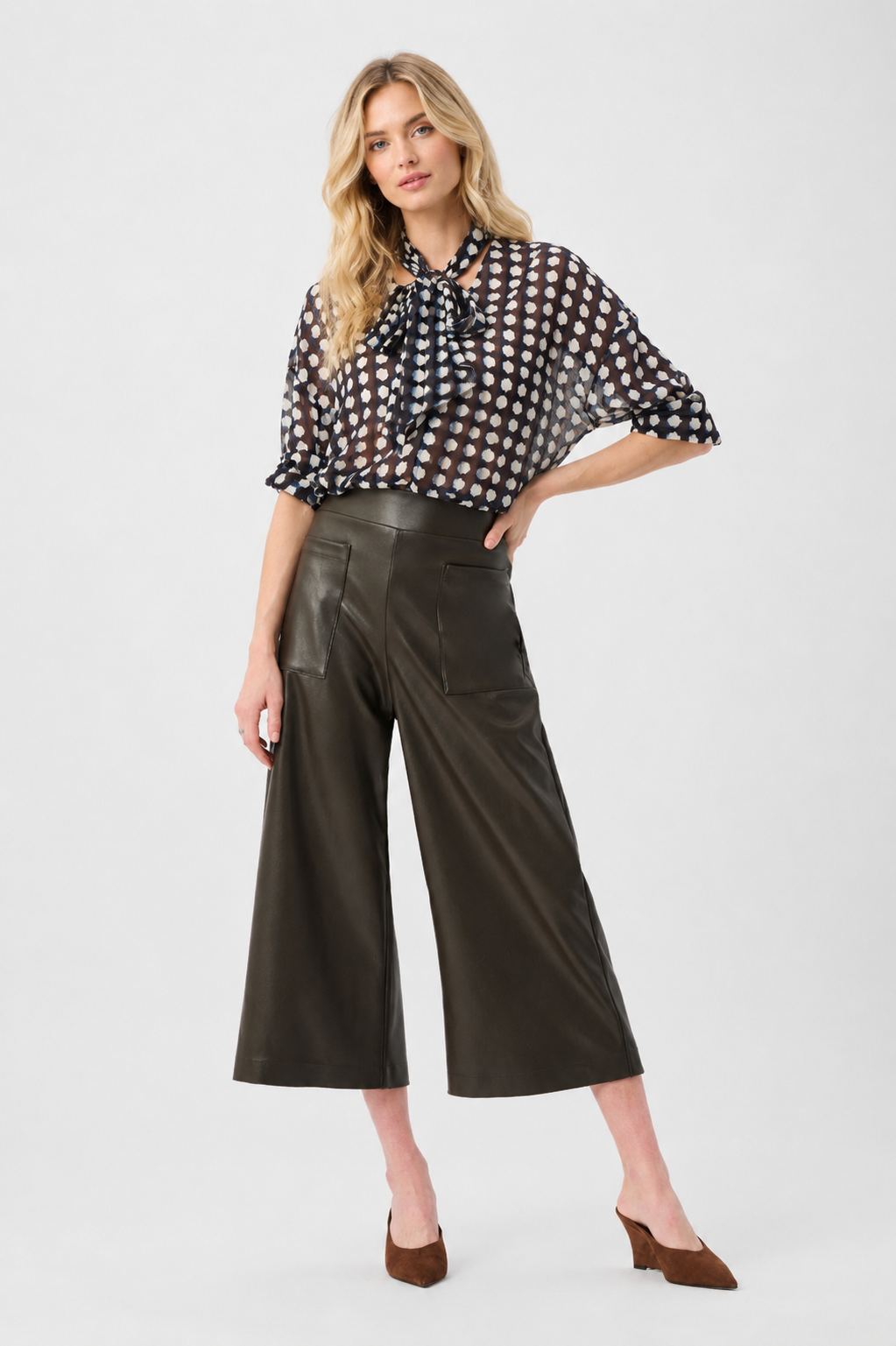 Joseph Ribkoff Leatherette Pull-On Culotte Pants
263096 Mocha