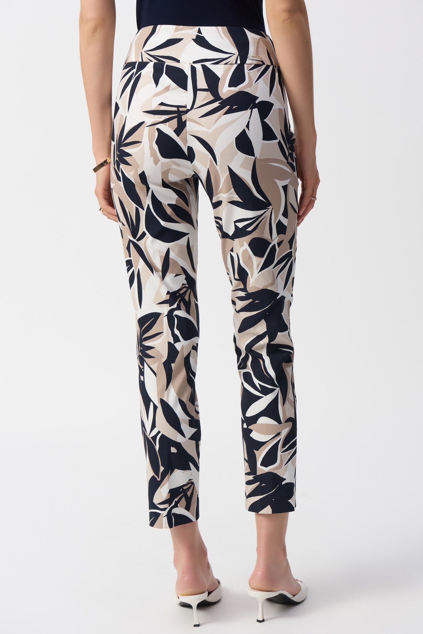 Joseph Ribkoff Millennium Tropical Print Slim Fit Pants
251001 S/S 2025