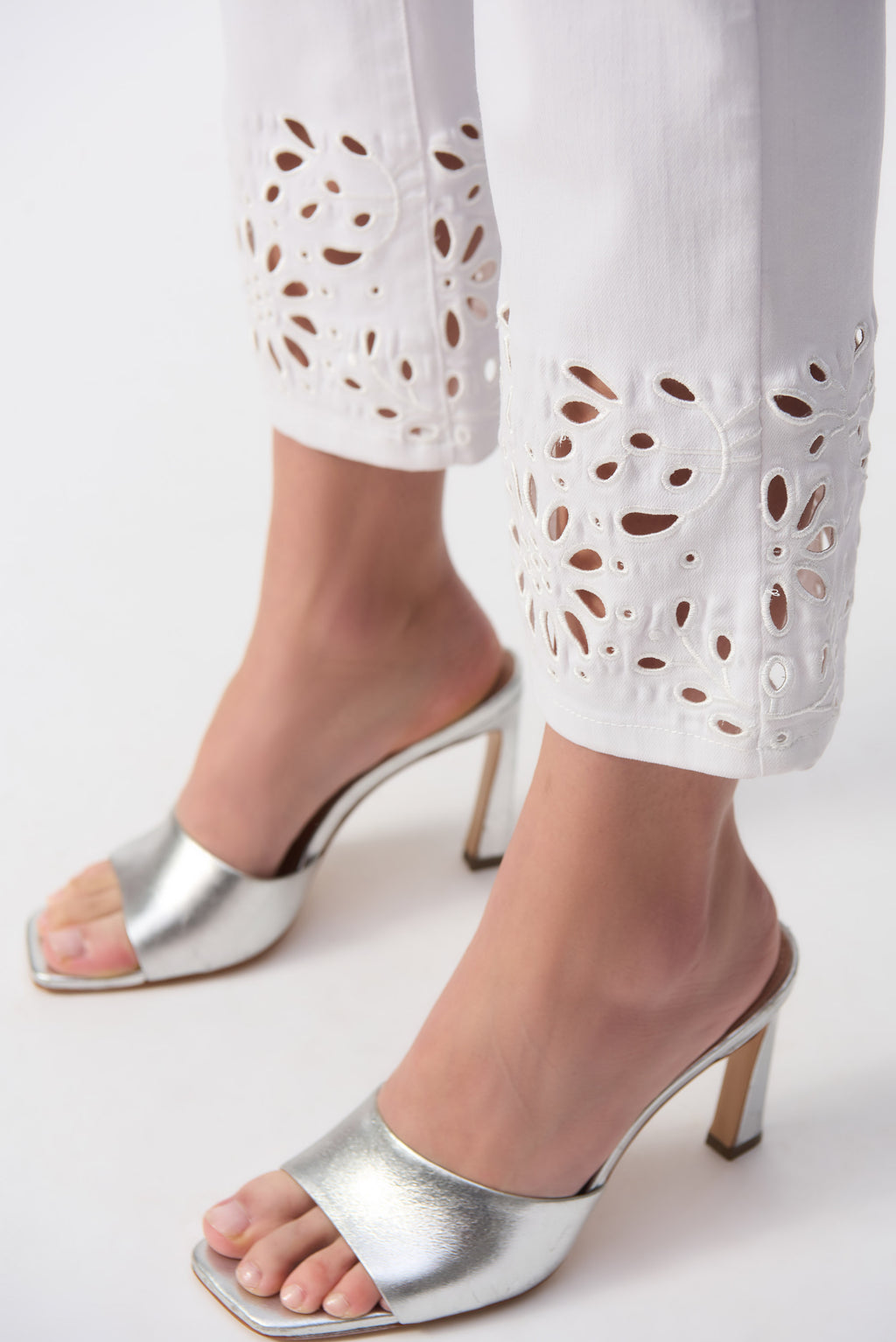 Joseph Ribkoff Straight Fit Cropped Jeans
251965 S/S 2025