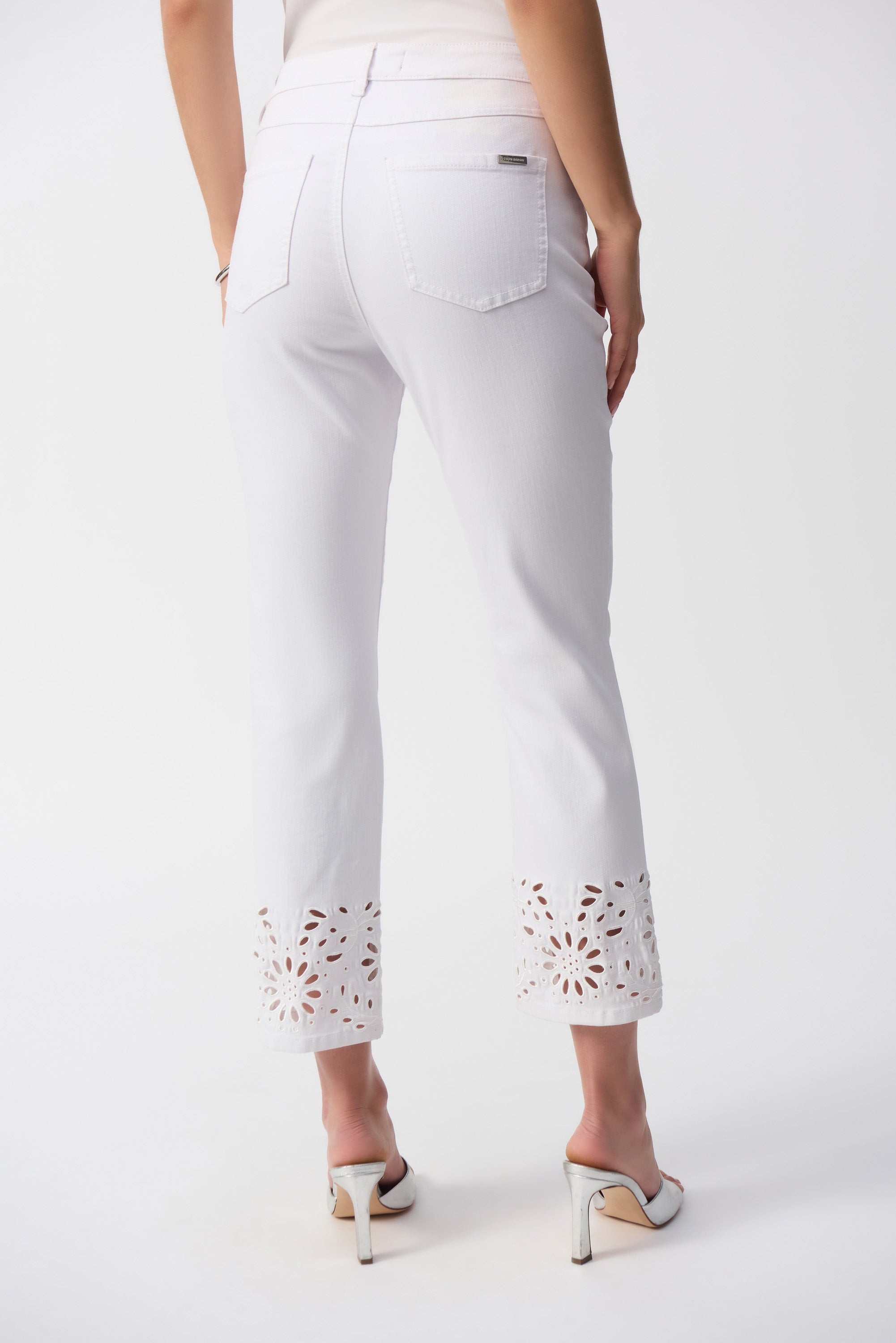 Joseph Ribkoff Straight Fit Cropped Jeans
251965 S/S 2025