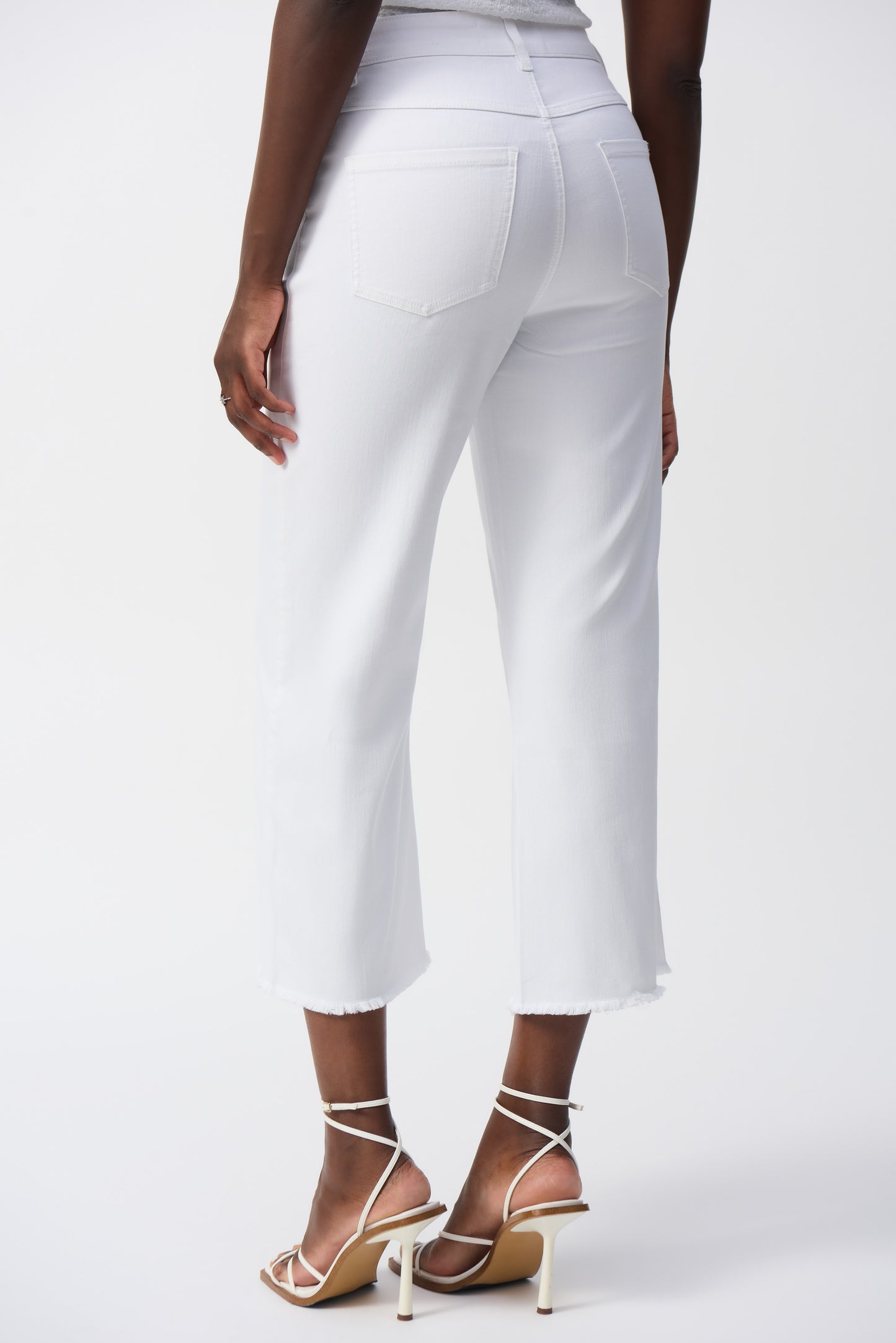 Joseph Ribkoff Culotte Jeans With Embellished Front Seam
251901 S/S 2025
